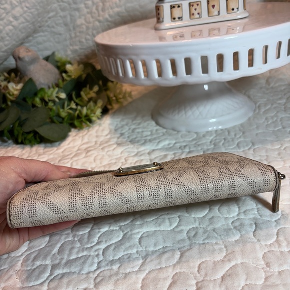 Michael Kors Beige Logo Zip Around Wallet with Gold Plate - Picture 4 of 4